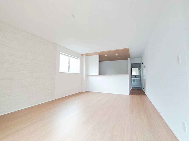 【☆Livingroom☆】採光良好なリビングは、ご家族の憩いの空間。居心地の良い快適な安らぎの場所にもなりそうです。