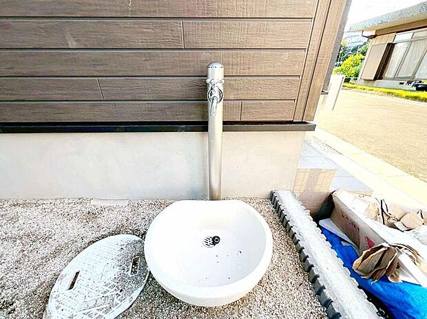 【☆Outdoor faucet☆】外水栓は、洗車やガーデニングの水やりはもちろん、アウトドア用品やレイングッズのお手入れにも使えて便利です♪