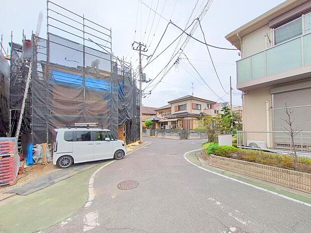 【前面道路含む現地写真】カースペース2台可能です。
平日・お仕事帰りなど、いつでもご案内いたします!お気軽にお問い合わせ下さい。