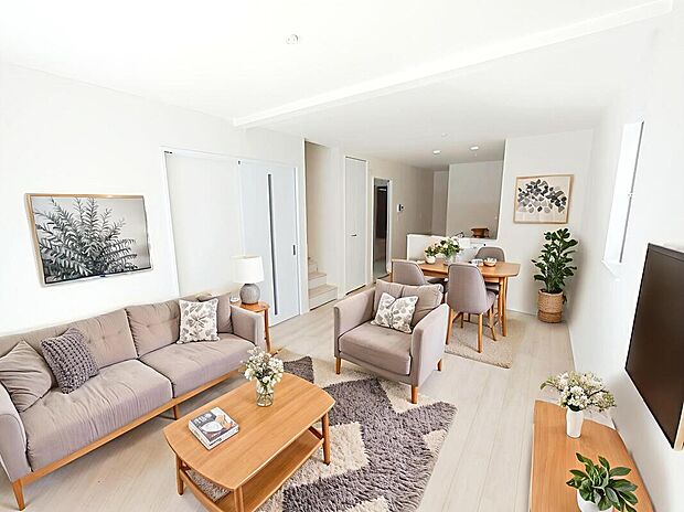 【☆Livingroom☆】
毎日大切な家族とコミュニケーションがとれる家族思いの間取りを作りました。
※家具をCGで加工しています。家具付き販売ではございません。