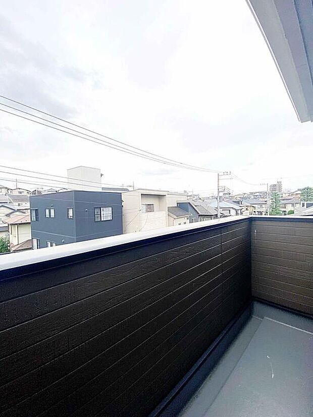 【☆Balcony☆】気持ちの良い眺望のバルコニーは採光はもちろん、洗濯物もたっぷり干せるのでうれしいですね♪