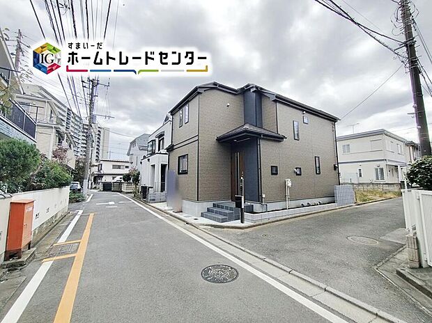 【☆前面道路の様子☆】カースペース2台可能です。
この街で・この家で暮らしたいと思わせる理由を是非現地でお確かめ下さい。