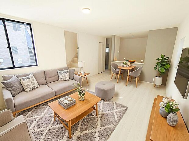 【☆Livingroom☆】毎日大切な家族とコミュニケーションがとれる家族思いの間取りを作りました。
※家具をCGで加工しています。家具付き販売ではございません。