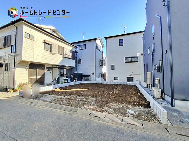 【現地外観写真】一戸建ての大きなメリットは、「自分の土地」を自由に使えること。好きなペットが飼えるほか、ガーデニングやＤＩＹ、車やバイクの手入れなど様々な趣味を楽しめます♪