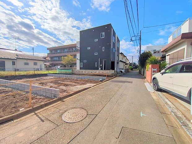 【前面道路含む現地写真】ビルトイン車庫ございます。
現地をご覧いただきながら、住まいの夢をお聞かせください。