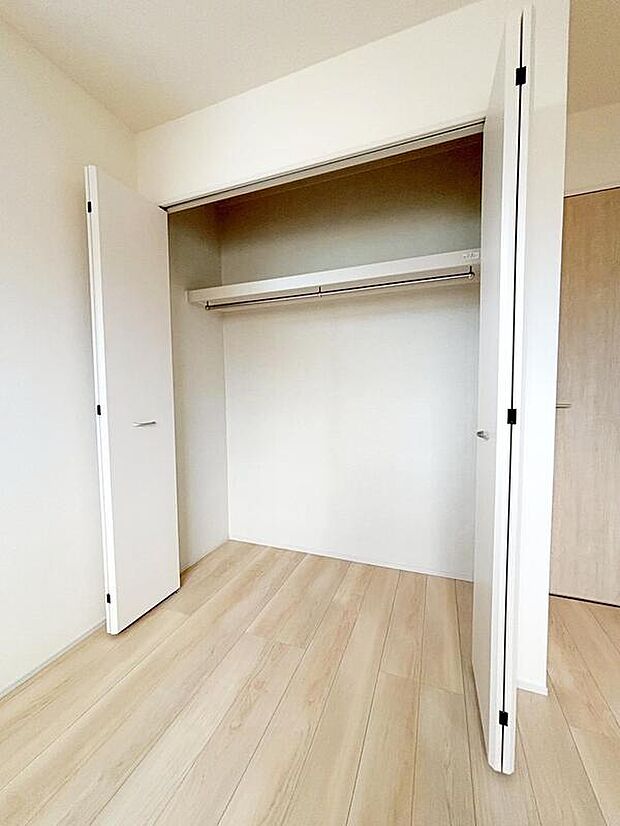 【収納】全居室収納を完備しているので、お部屋は美しい空間を保てますね！