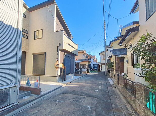 【前面道路含む現地写真】カースペースございます。
平日・お仕事帰りなど、いつでもご案内いたします！お気軽にお問い合わせ下さい。