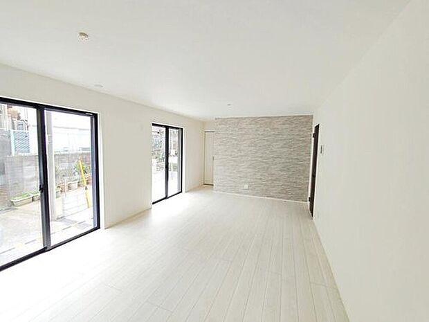 【☆Livingroom☆】広々としたLDKに、自分好みのインテリアでレイアウト。季節ごとに模様替えなども、楽しみの一つとなりそうです。