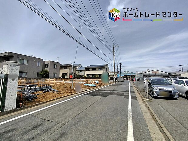 【☆前面道路の様子☆】
カースペースございます。
平日・お仕事帰りなど、いつでもご案内いたします！お気軽にお問い合わせ下さい。