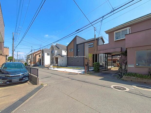 【前面道路含む現地写真】☆前面道路の様子☆
カースペース２台可能です。
平日・お仕事帰りなど、いつでもご案内いたします！お気軽にお問い合わせ下さい。