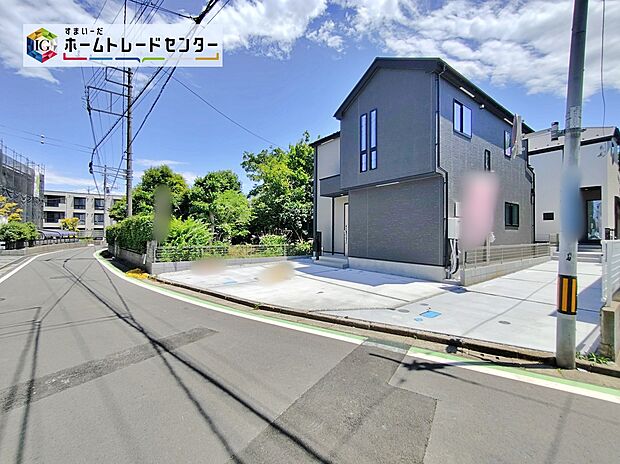 【前面道路含む現地写真】カースペース2台可能です。
この街で・この家で暮らしたいと思わせる理由を是非現地でお確かめ下さい。
現地をご覧いただきながら、住まいの夢をお聞かせください。