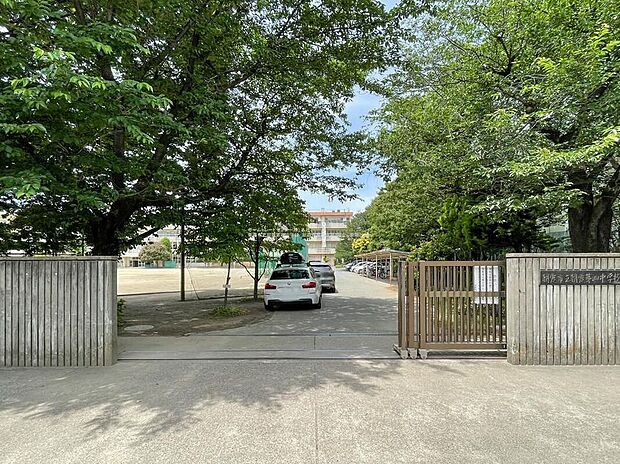 朝霞市立朝霞第四中学校(約1,760m)
