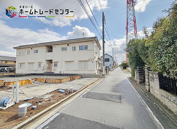 【☆前面道路の様子☆ 】カースペース２台可。
この街で・この家で暮らしたいと思わせる理由を是非現地でお確かめ下さい。
現地をご覧いただきながら、住まいの夢をお聞かせくださ