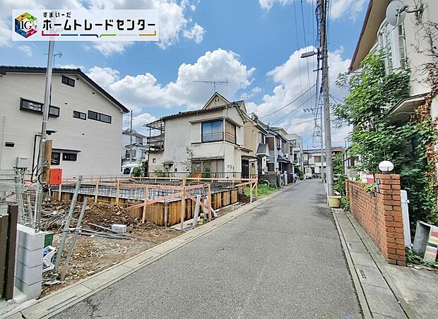 【☆前面道路の様子☆】カースペース２台可能です。
平日・お仕事帰りなど、いつでもご案内いたします！お気軽にお問い合わせ下さい。