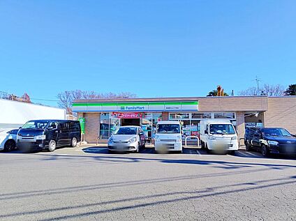 ファミリーマート新座野火止二丁目店 904m (徒歩12分・車で2分)