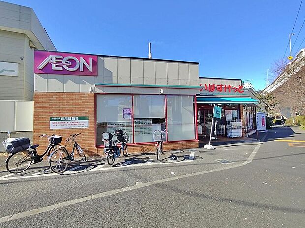 ユニクロ板橋蓮根店（約700m）