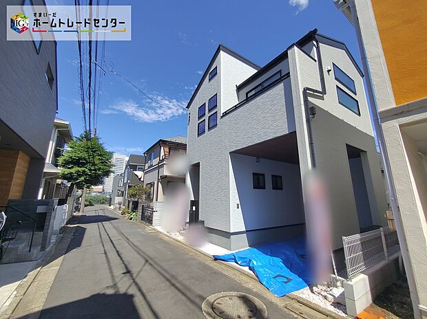 【前面道路含む現地写真】マンションと違い、管理費・修繕積立金・駐車場代などの住宅所有にかかわる経費は発生しません。交通量が少ない住宅街なので雨の日でも車の走行音も気になりません。