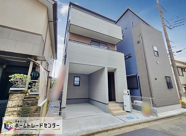 【現地外観写真】一戸建ての大きなメリットは、「自分の土地」を自由に使えること。好きなペットが飼えるほか、ガーデニングやＤＩＹ、車やバイクの手入れなど様々な趣味を楽しめます♪