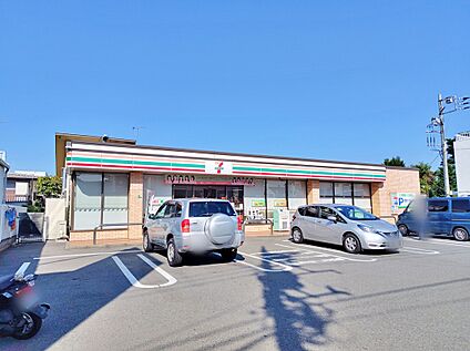 セブン-イレブン 練馬大泉学園町７丁目店 900ｍ(徒歩12分)