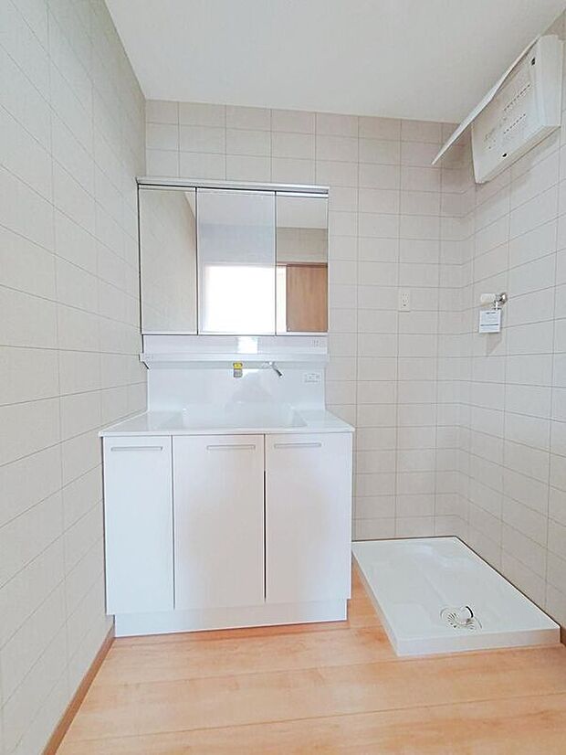 【☆Sanitary☆】清潔感のあるサニタリースペース。水栓が上部に付いていることで水が溜まらず、ぬめりや水垢が付きにくい♪お手入れのしやすさが人気です!