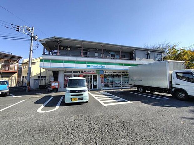 ファミリーマート練馬大泉町店（約267m）