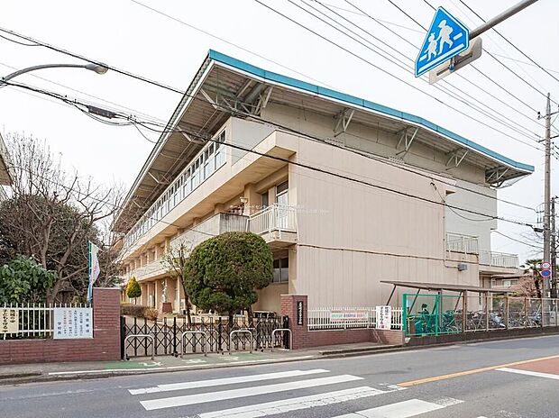 三芳町立三芳小学校(約540m)