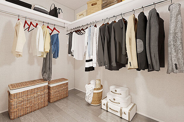 洋服やカバンなどをすっきりと収納できる、大容量のウォークインクローゼット。置き場所に困りがちなアウトドア用品も片付きます♪/2号地完成予想パース