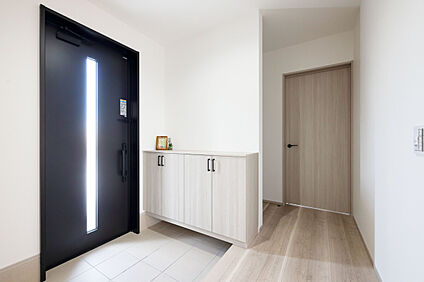 玄関│シューズボックス付きで収納力もバツグン