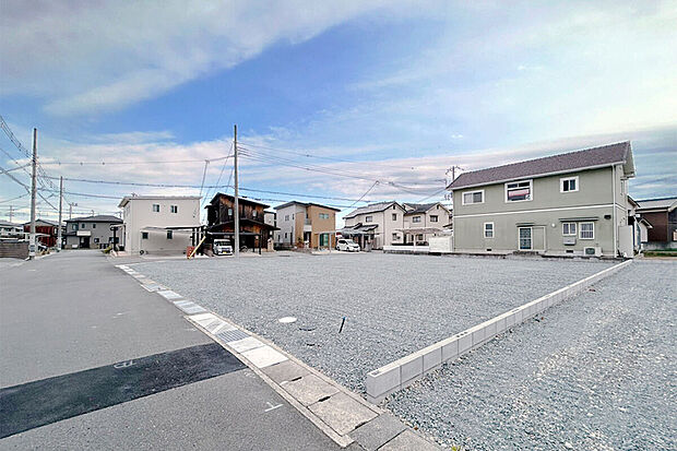 【ソフィスガーデン垣内本町/現地写真】前面道路もゆったりとしています!/2025年3月撮影