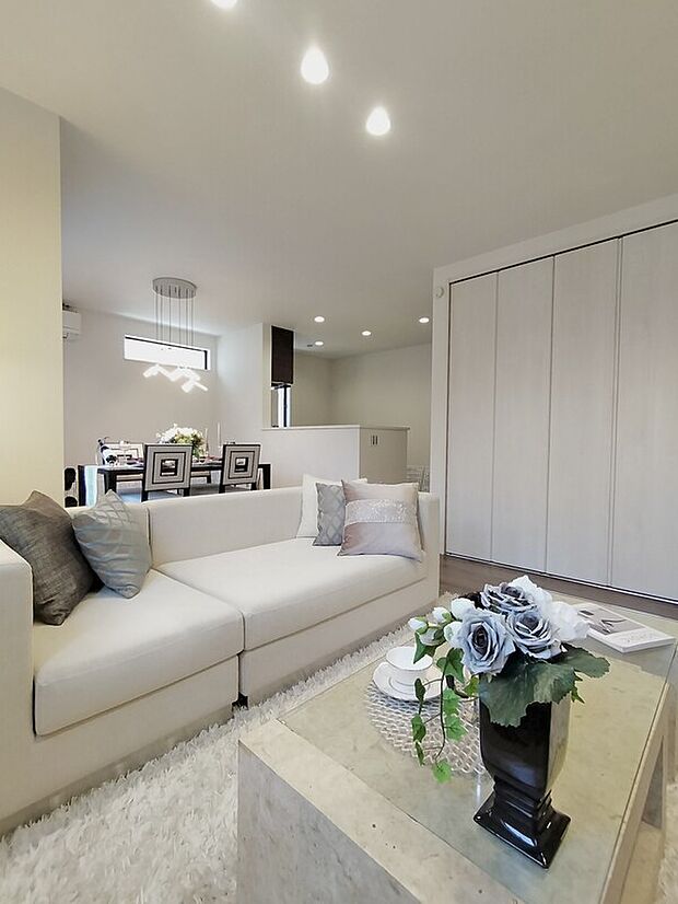 【【LDK】】家族を見渡せるカウンターキッチン
(同仕様モデルハウス写真)