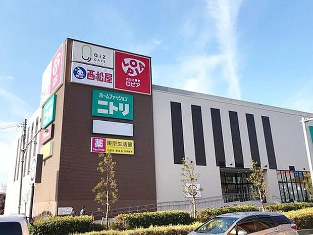 【クイズゲート浦和】徒歩3分♪
スーパーや飲食店が立ち並ぶ複合型ショッピングモール！
毎日のお買い物はもちろん、新生活の必需品を揃えるのにも便利ですね。