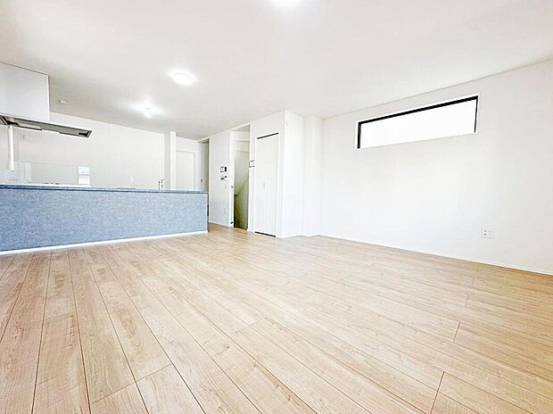 ☆LDK☆
会話はずむ対面キッチン！ダイニングスペースを広めに設けたので5脚や6脚のダイニングテーブルも置けそうです！