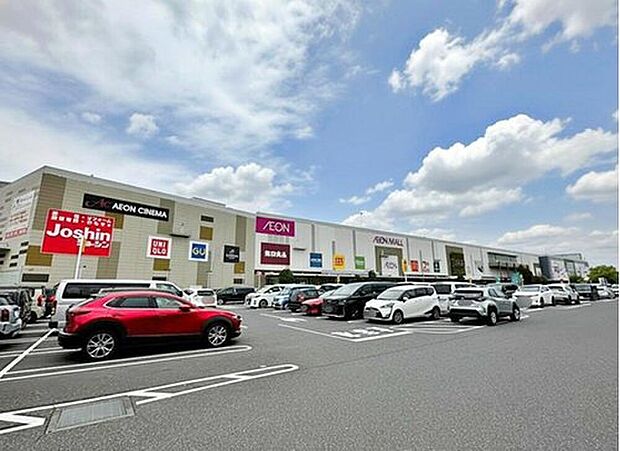 ≪イオンモール浦和美園≫まで車11分♪
スーパー、衣料品店、家具店、飲食店などが立ち並ぶ商業施設。
毎日のお買物はもちろん、休日の外食など生活が一層便利ですね♪