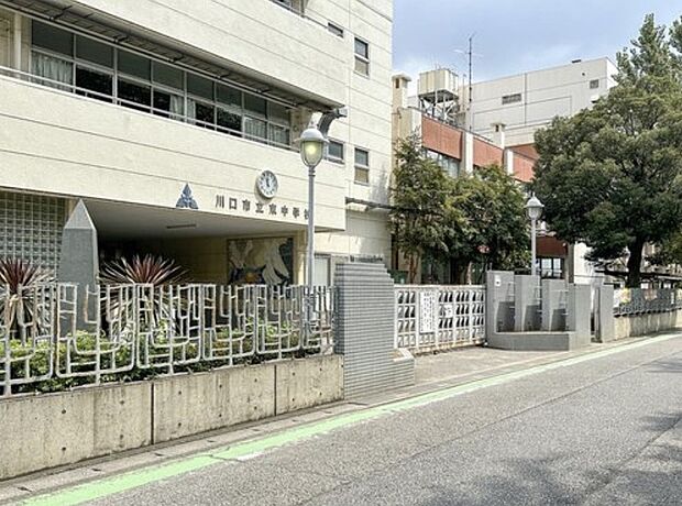 川口市立東中学校（約1,350m）