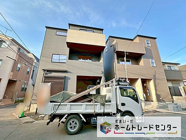 【現地外観写真】一戸建ての大きなメリットは、「自分の土地」を自由に使えること。好きなペットが飼えるほか、ガーデニングやＤＩＹ、車やバイクの手入れなど様々な趣味を楽しめます♪