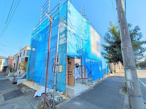 【現地外観写真】建物が独立しているため、マンションのように上下階や隣からの騒音を気にせずに済み、こちらも騒音などに関する苦情が来る心配をせずに済むため、お部屋でお子様が走り回っても安心です♪