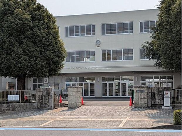 さいたま市立与野西中学校（約850m）