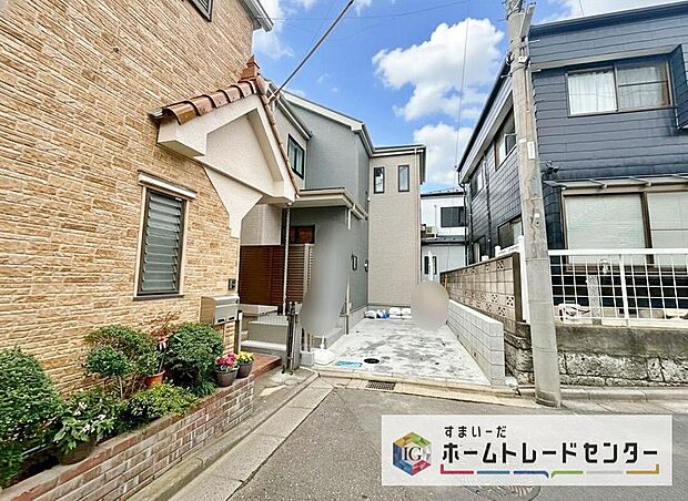 【前面道路含む現地写真】住宅性能表示を全棟取得！お客様のすまいと安全を守る大切な住宅だからこそ、実際の建物の作りと安心感をぜひ現地にてご体感ください！ご見学予約受付です！