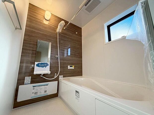 【浴室】入浴するときの姿勢にこだわったスクエアバス。半身浴など、ゆったりと疲れを癒すことができます☆家事を頑張るママに嬉しい追い炊き＆浴室乾燥機付き。