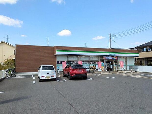 ファミリーマート岩槻西町店(約700m)