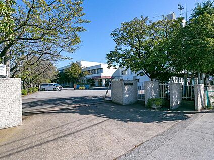 川口市立在家小学校 600ｍ(徒歩8分)