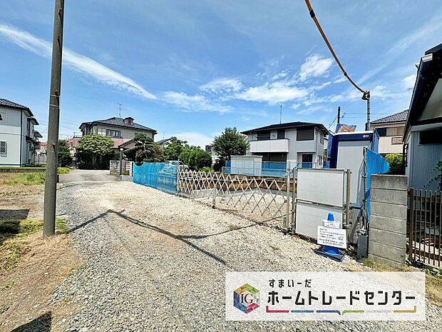 【前面道路含む現地写真】今から見たい!大歓迎です♪ お気軽にホームトレードセンターまでお問い合わせください。 閑静な街並みの分譲地を是非現地にてご覧ください。 近隣の物件も併せてご紹介することも可能です。