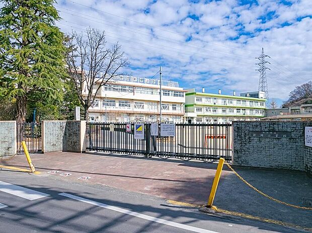 川口市立新郷小学校（約350m）