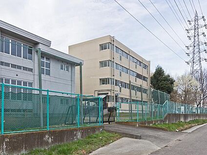 さいたま市立七里中学校 850ｍ(徒歩11分)