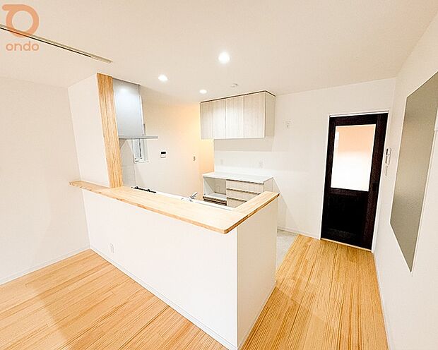 【ondo建物プラン例/キッチン】対面キッチンでLDKのお子様の様子が見渡せ安心してお料理ができます◎