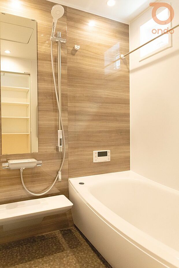 【ondo建物プラン例/浴室】
ホテルライクな落ち着きある色合いの浴室。足を伸ばしてくつろげる浴槽が、一日の疲れをやさしく癒します。