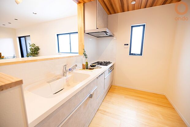 【ondo建物プラン例/キッチン】広々としたシンクで洗い物も捗ります。作業スペースも十分にあり、料理も楽々◎
