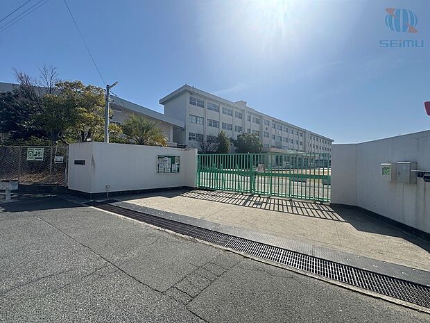 寝屋川市立和光小学校(約450m)