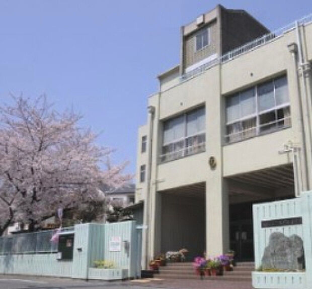 大阪市立みどり小学校(約320m)