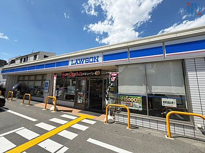 ローソン 成育三丁目店 240m(徒歩3分)